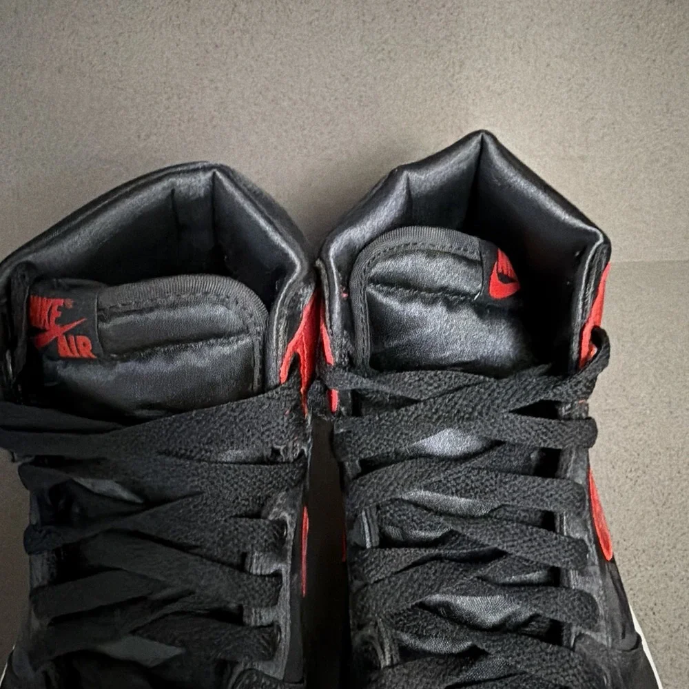 Nike Air Jordan 1 Retro High OG Satin Bred 2023 FD4810-061 Women's Size 9